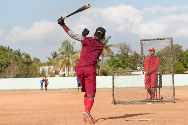 Batting practice for hopeful young Dominican ballplayers in Finca Vigía-Los Tanquecitos, Boca Chica, Dominican Republic